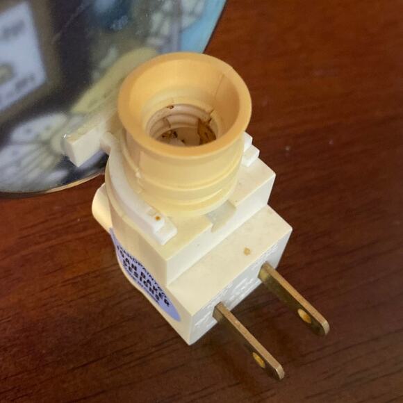 Joan Baker Designs Hand Painted Wine & Cheese Stained Glass Nightlight Grapes - Picture 10 of 11